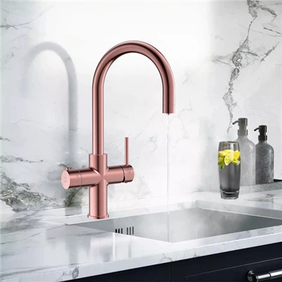 Στιγμιαίο ζεστό κρύο και ανθρακούχο νερό